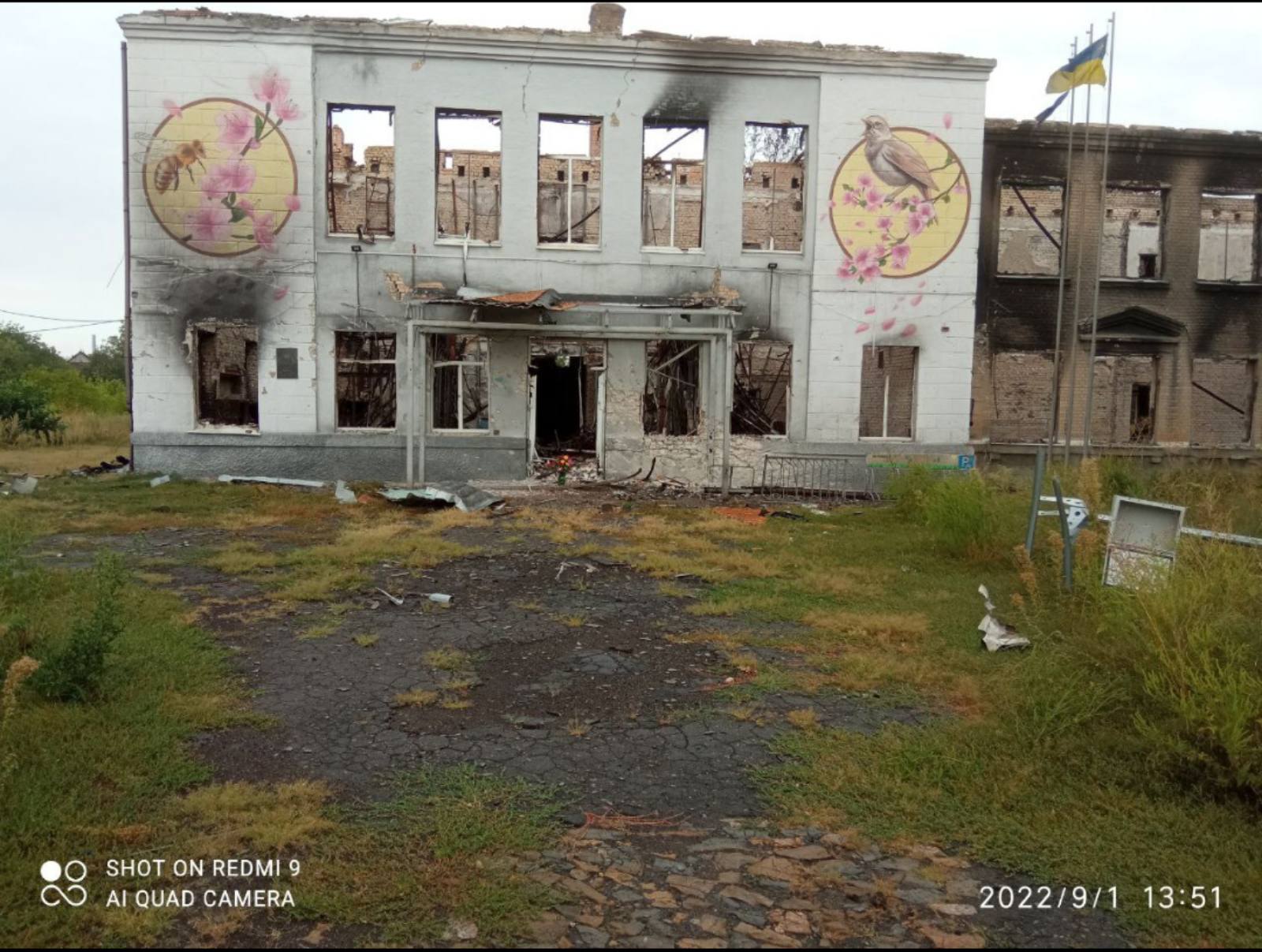 Зруйнована щкола у місьі Авдіївка