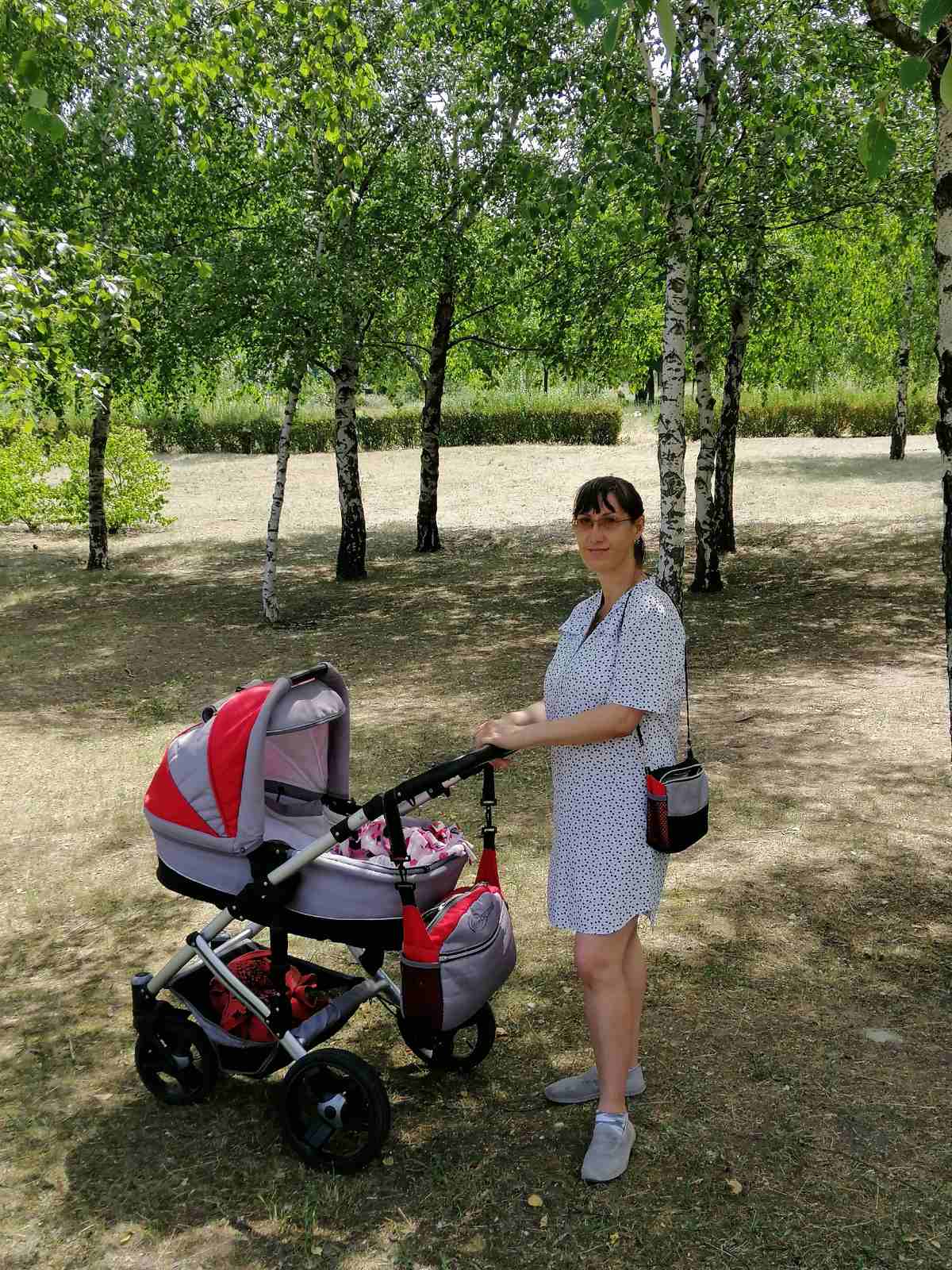 Я з донькою на прогулянці Кам'янського парку.